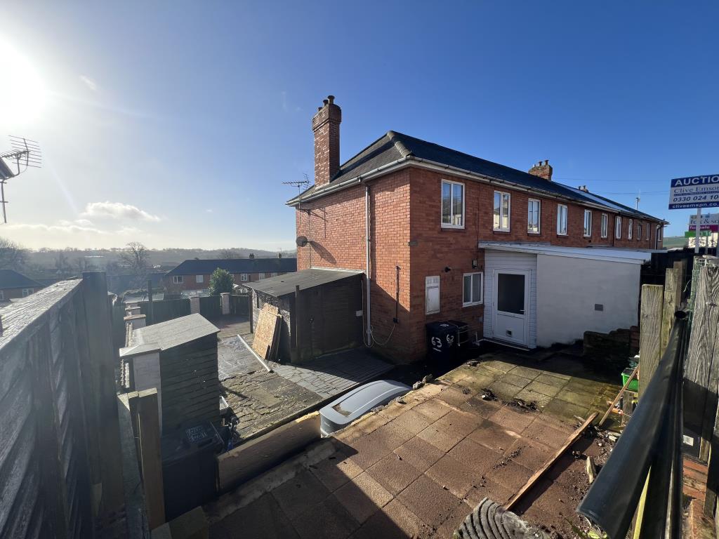 Lot: 119 - PROPERTY WITH GARDEN AND PLANNING PERMISSION FOR A FURTHER DWELLING - Rear of property